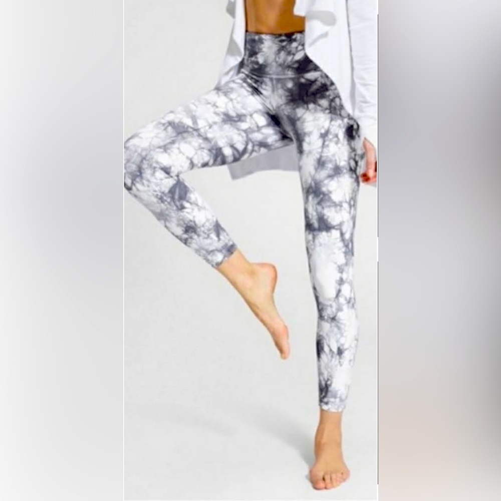 ATHLETA Salutation Marble Gray White Smoke
23" Leggings